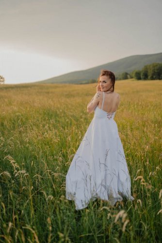 Lněné svatební šaty – Garnie