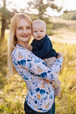 Nursing t-shirt - blue flowers