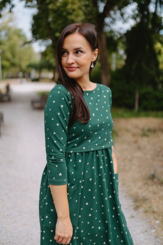 Teplákové MIDI šaty – Zlaté srdíčka na smaragdovej