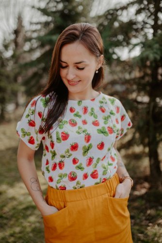 Linen nursing blouse - strawberries - Size: XL