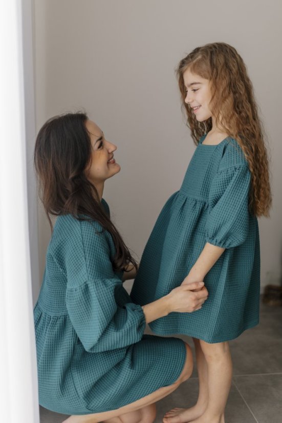 Šaty "Maison Waffle" - MÁMA A DCERA – petrolejové - Velikost: XS/S