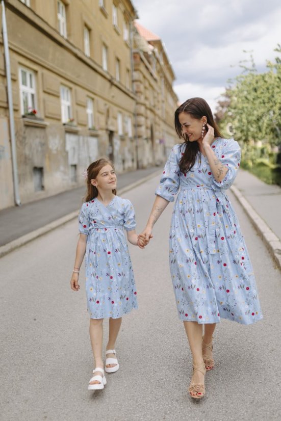 Popelínové zavinovací šaty - MÁMA A DCERA - světle modré květiny - Velikost: M/L