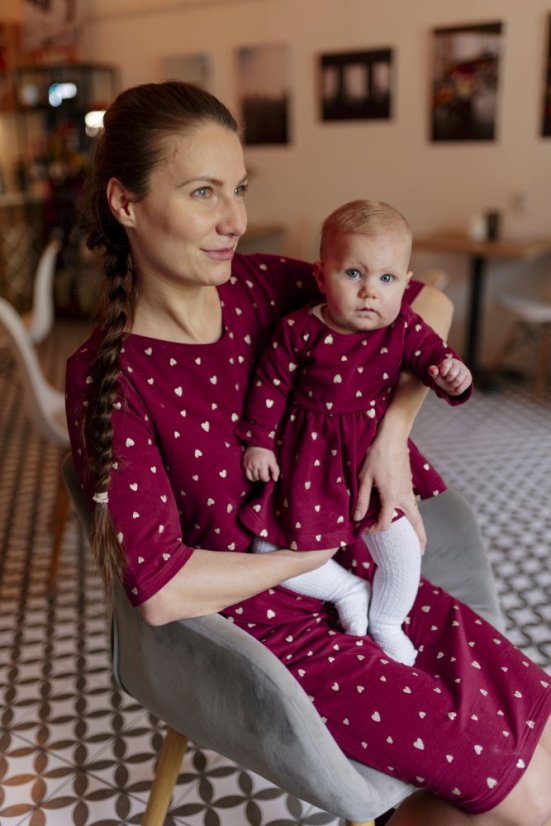Rovné šaty MÁMA a DCERA – Zlaté srdíčka na bordó