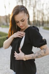 Mušelínová halenka s výstřihem - čierna