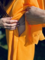 Společenské šaty ke kojení– oranžové