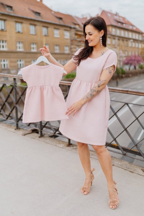 Bavlnené šaty "Waffle" - MÁMA A DCERA – light pink