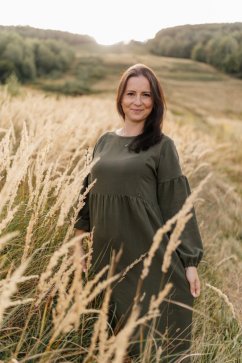 Kojicí šaty "Maison Linen" MIDI - army zelená