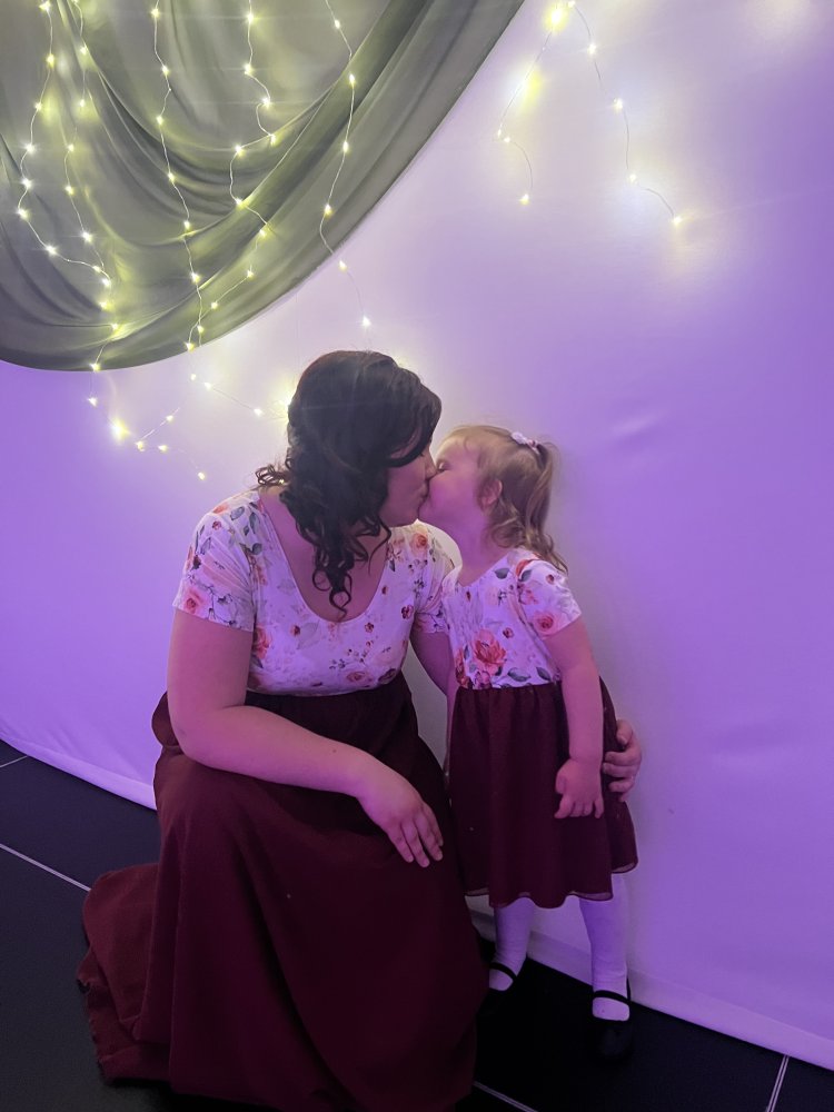 Skvelá komunikácia,krásna práca. Šaty ušité pre mňa a pre dcéru presne podľa mojich predstáv.