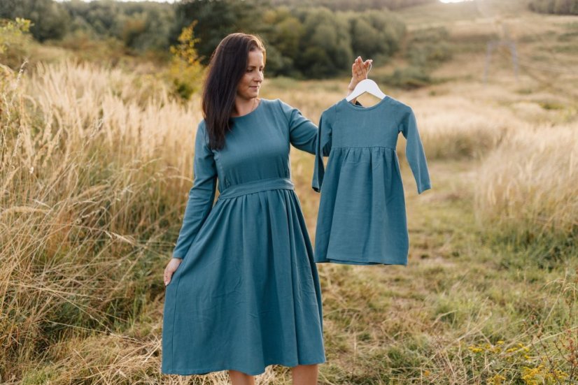 Kojicí lněné šaty "Harmonia pure" - petrolejové