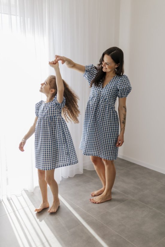 Kojíci šaty "Tartana" - MAMA A DCÉRA - modré - Velikost: M/L