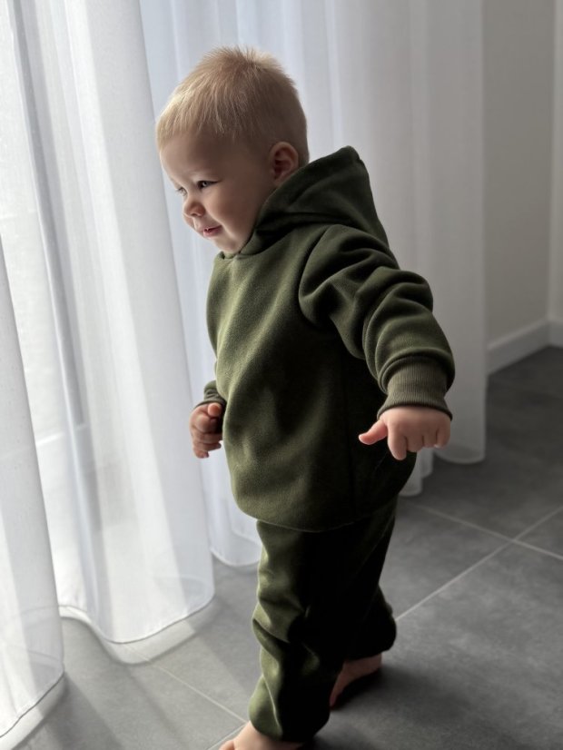 Children's warm sweatshirt with a hood - various colors