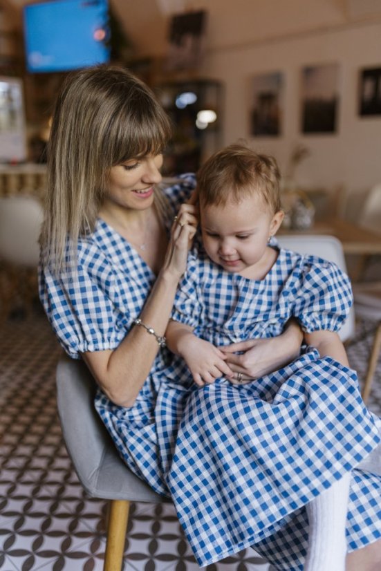 Kojíci šaty "Tartana" - MAMA A DCÉRA - modré - Velikost: M/L