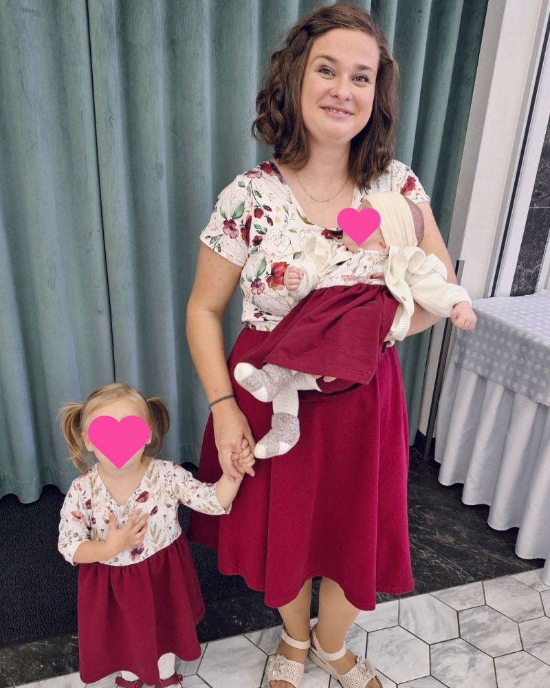 Dobrý večer, ďakujem za dopasovanie šiat pre dievčatá, staršia sa z nich veľmi tešila a nechcela na seba ani svetrik lebo má “klasne” šaty 🙂 Ďakujem ešte raz, že ste to stihli ušiť tak rýchlo.