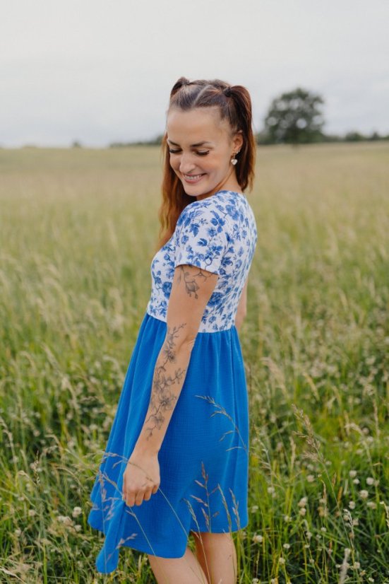 Mušelínové šaty ke kojení - modré květiny - Velikost: L