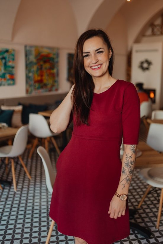 Ačkové kojicí šaty - bordó - Velikost: 2XL
