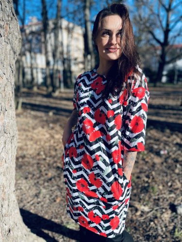 Oversized nursing dress - wavy lines with poppies