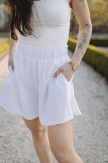 Lněné elegantní kraťasy - bílé