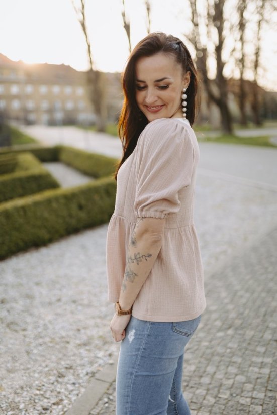 Mušelínová halenka s výstřihem - béžová - Velikost: 3XL/4XL