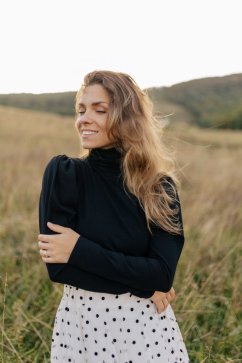 Elegant nursing turtleneck with puff sleeves - Various colors