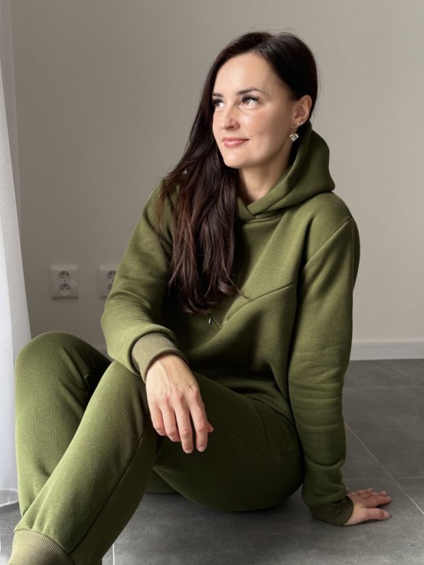 Kojicí mikina s kapucí – khaki zelená - Velikost: M/L